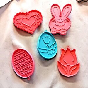 Hallmark Vintage Cookie Cutters Set of 5 Easter Spring Heart Bunny Eggs Tulip